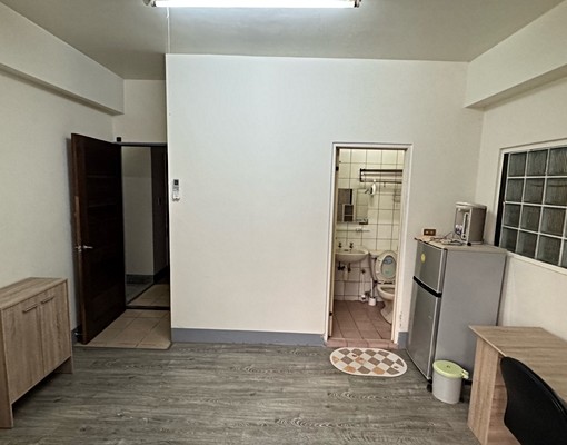 獨立套房4200,電一度3.5元,步行至興大約7分鐘。。 - Image 2