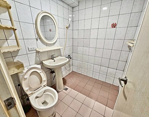 【安勝物業】Sogo稀有40坪全新大空間五房/可租補戶籍 - Image 5