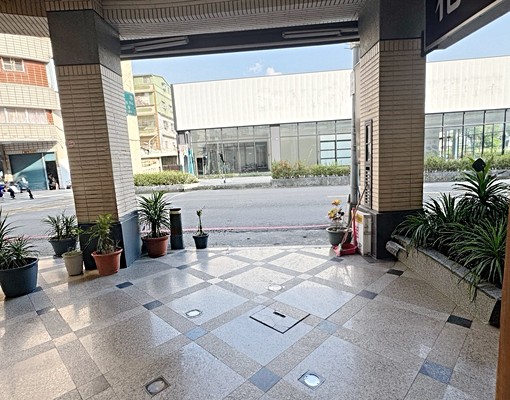 明誠鼎中商圈天天新黃金賺錢店面 - Image 3