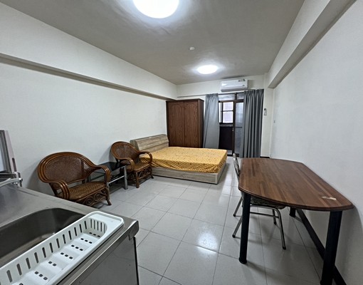 桃園火車站夜市附近💫獨立大套房有陽台✔️免仲介費 - Image 1