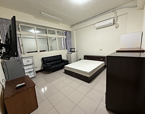 勝利六街二樓分租套房 - Image 1