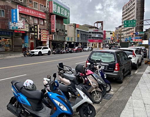 近公車站、捷運站、麥當勞、圖書館 - Image 4