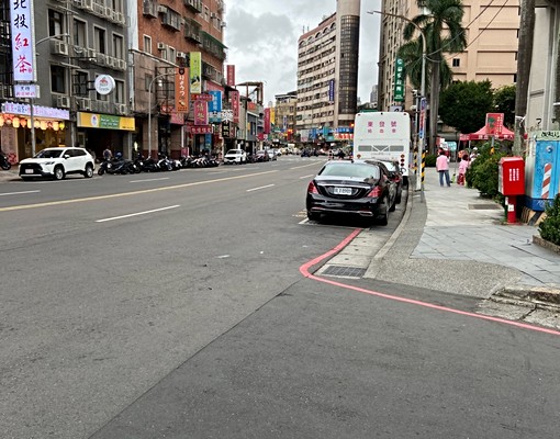 近公車站、捷運站、麥當勞、圖書館 - Image 5