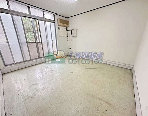 光華商圈邊間採光4房空屋透天出租 - Image 1