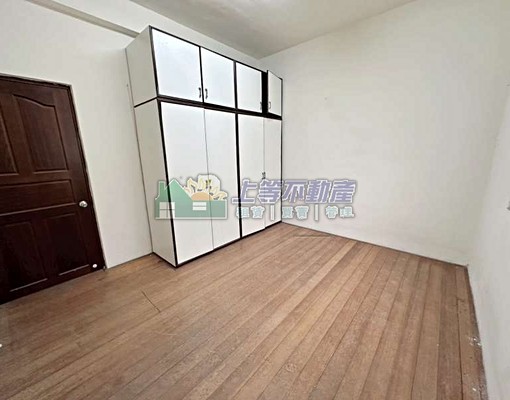 光華商圈邊間採光4房空屋透天出租 - Image 3