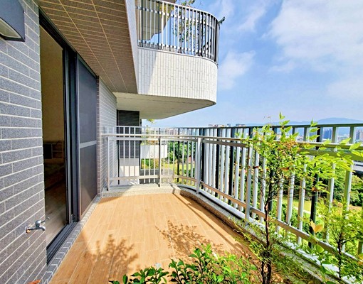 宜居陽台無敵視野✅可租補📍東區三房平車視野戶 - Image 1