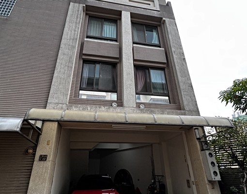 整層空間大，配備齊全，衛生乾淨又舒適，本住處全面禁菸 - Image 1