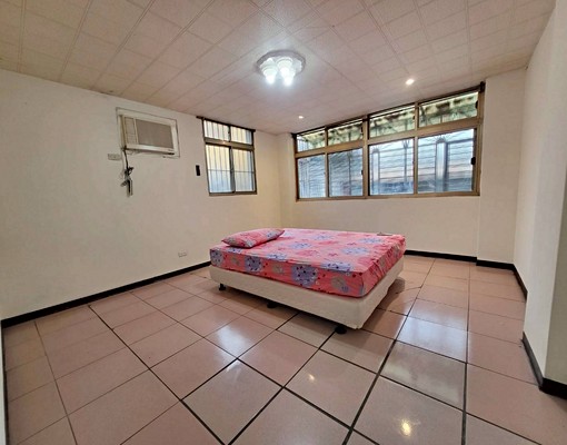 新莊捷運🚇透天2+3F採光寬敞4房~0955036338 - Image 1