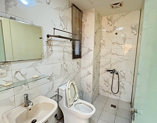 七七嚴選★富國路✨獨立陽台✨寬敞明亮 - Image 3