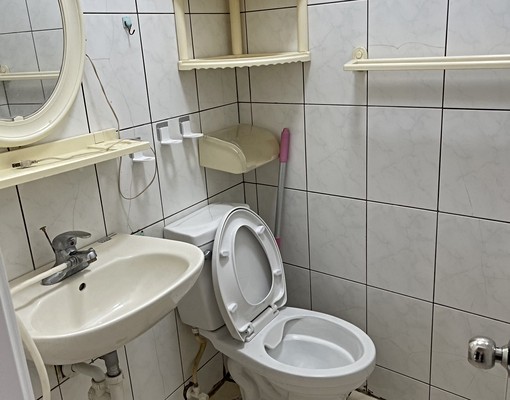 1房1衛.優質房東.全新家具.全新冷氣變頻超省電. - Image 2