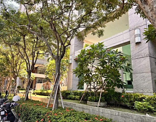 美術館I合醫院輕軌大2房~平面車位 - Image 1