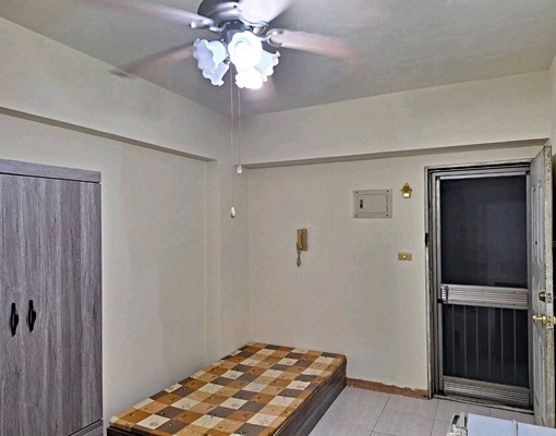 獨立衛浴套房，女性出租優先 - Image 1