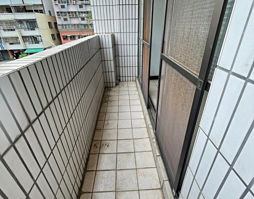 東區門口停多車六房大透天 - Image 7