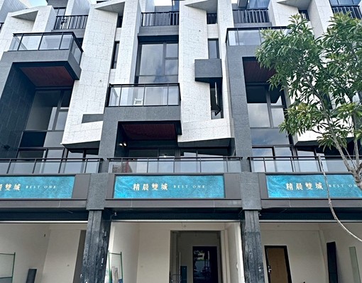 北屯南興四房電梯別墅✅可店住合一營登✅可寵✨北屯黃金地帶✨ - Image 1