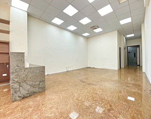 正忠勇路｜1-5樓透天店面｜近百坪室內空間｜附電梯｜誠可議 - Image 4