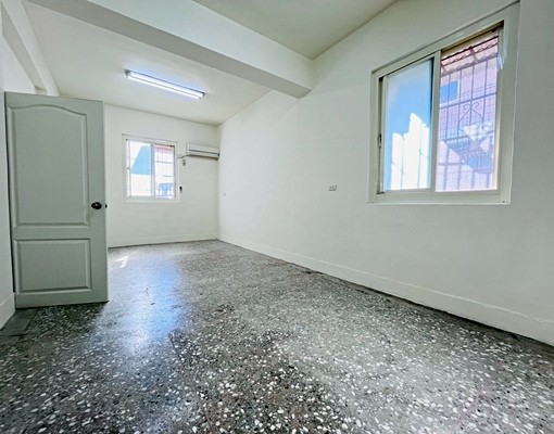 三重站🚇可工作室💼適合家庭附地下室門口可停車🅿️可報稅 - Image 6