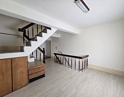 楠梓右昌傳統格局增建到滿漂亮⾞庫透天(手刀預約看房) - Image 7