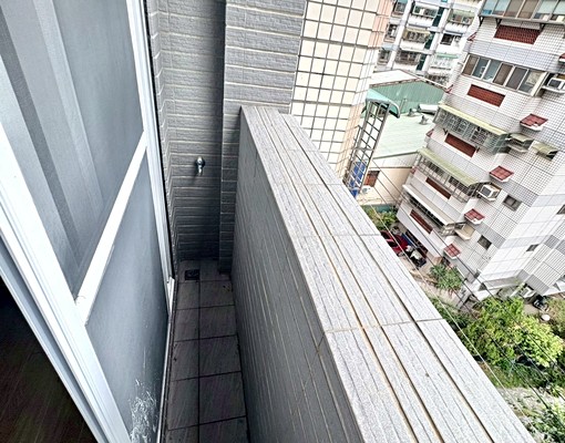 可租補✨可戶籍✨超秒只有一間✨室內機車位✨子母車✨陽台 - Image 6