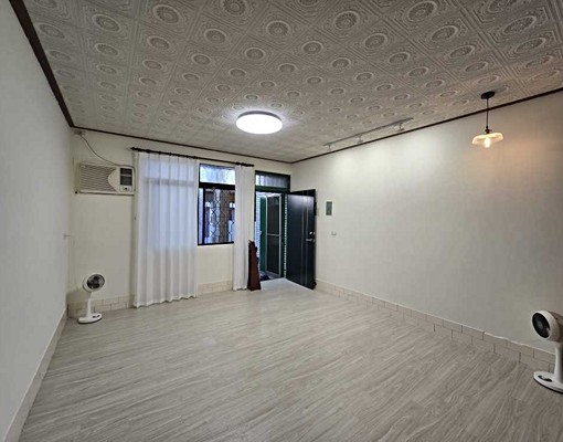 <便宜透天>楠梓右昌傳統格局增建到滿漂亮車庫透天 - Image 1