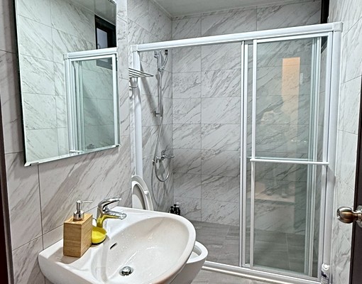 全新精裝潢首租東區吳鳳南路整層住家 - Image 2