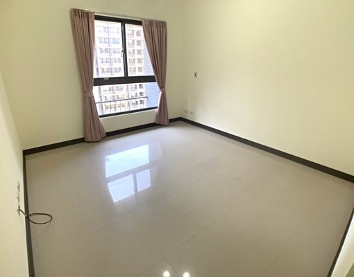 電梯邊間大四房-含車位-可養寵-代收垃圾-家樂福旁 - Image 10