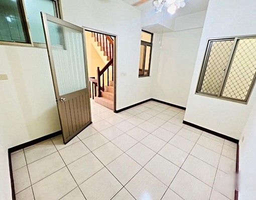 便宜秒殺❤️東區四房整棟透天店面 - Image 10