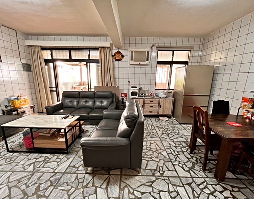 四維路商圈3房2衛2廳室內33坪+超大陽台附傢俱家電 - Image 1