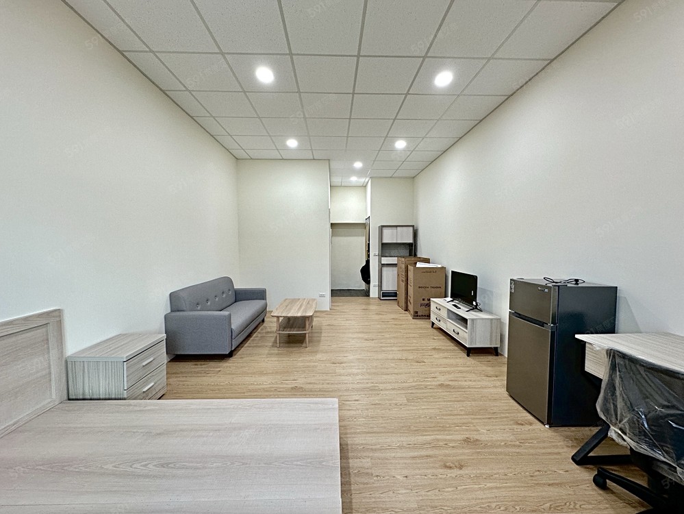 🏠大里超大透天套房｜💰可租補｜🧊雙層冰箱｜📺聯網電視 - Image 1