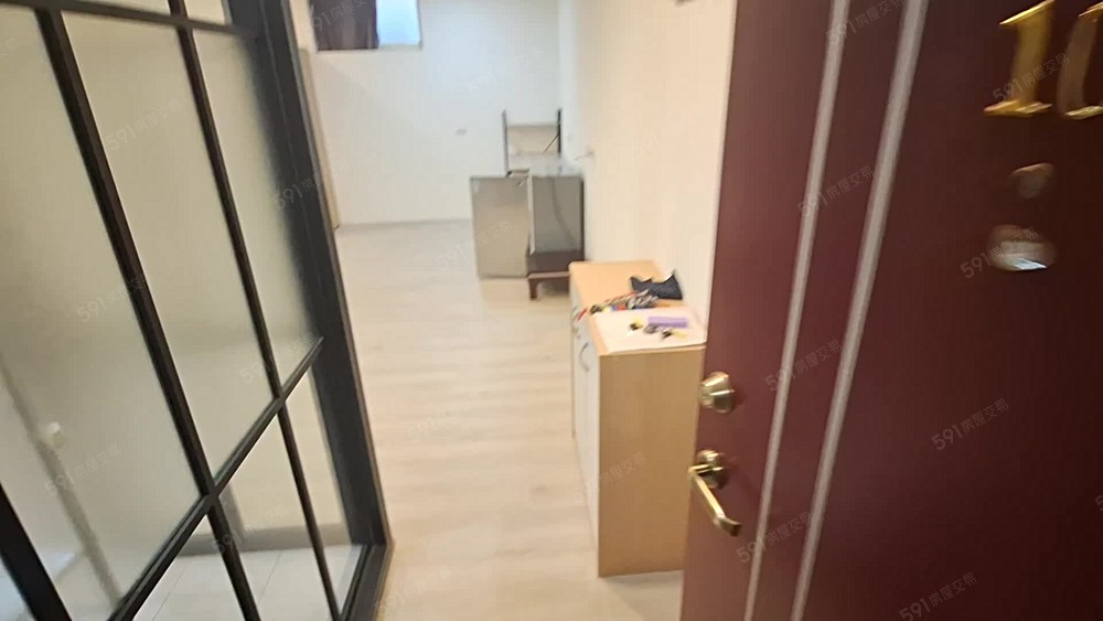 【恩典滿溢】新生路SOGO正商圈電梯一樓美又大套房 - Image 1