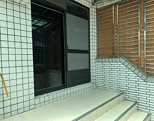 鄰近廟口.三坑火車站.平地巷內1樓出租.門口可停機車 - Image 3