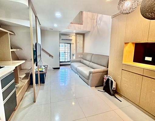 星鴻社會住宅🍎采舍樓中樓兩房✨含管理費✨可租補✨全新冷氣 - Image 1