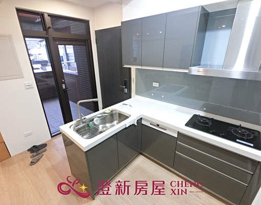 巨城精裝全新美兩房🌹垃圾集中處理🌹雙陽台房型好運用 - Image 6