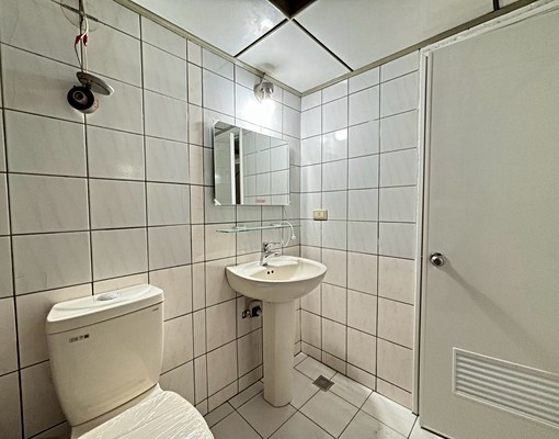 💯鬧區靜巷/全新浴廁/生活機能佳/重新粉刷好舒心 - Image 3