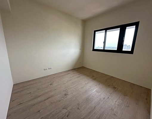 大里全新兩房休旅車位可租補管理室收發包裹 - Image 1