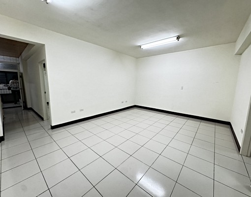 秒租!永和蛋黃區大陽台二樓~可租補!看備註! - Image 4