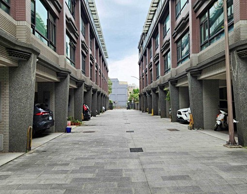 出租/平鎮龍岡/東安國小/孝親房5房/雙車位社區別墅 - Image 1