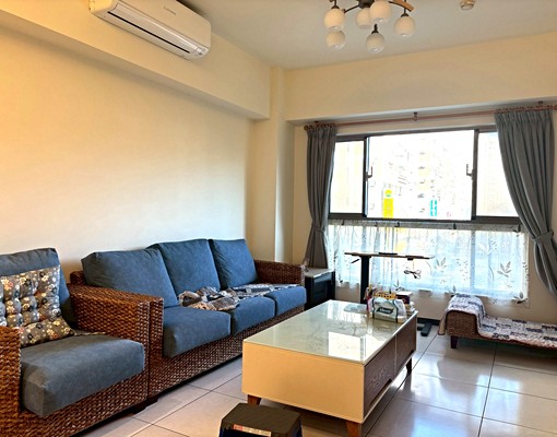 河濱公園三房電梯附家具家電 - Image 1