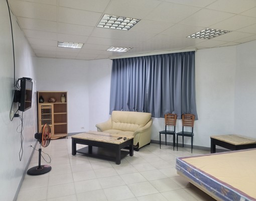 大坪數雅房,採光良好房. - Image 1