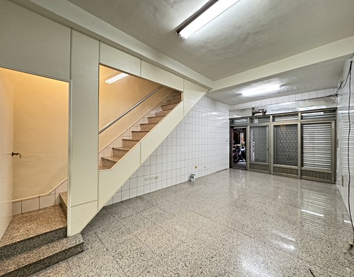 松興漢民商圈透天採光4房近小港森林公園高餐大📞愛窩 - Image 2