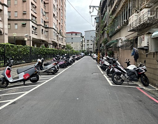 可租補，三房兩廳兩衛，前後陽台，近四號公園大坪數公寓。 - Image 1