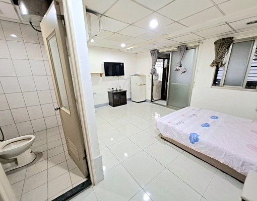 🏡🏡[一樓套房]近日月光商圈.門口可停機車🏍️🛵 - Image 3