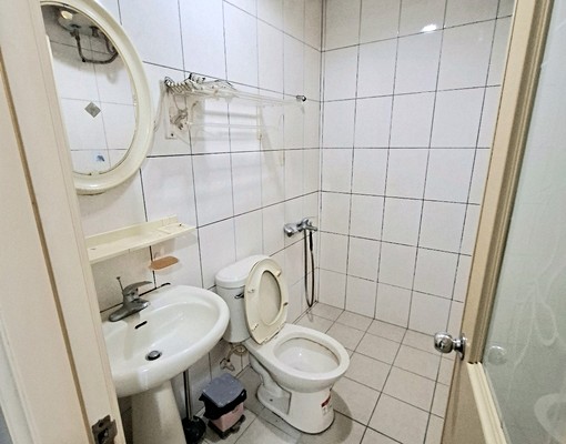 🏡🏡[一樓套房]近日月光商圈.門口可停機車🏍️🛵 - Image 5