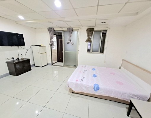 🏡🏡[一樓套房]近日月光商圈.門口可停機車🏍️🛵 - Image 2