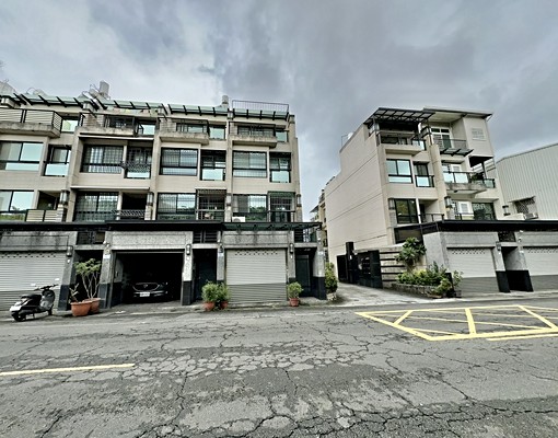 【專約】屏東榮總商圈｜面公園首排｜寵物可談｜邊間車庫透天 - Image 3