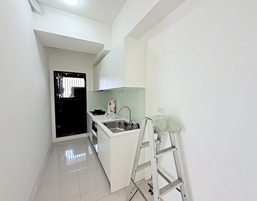 中洲向山學全新3房平車華廈 - Image 8