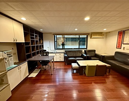 漂亮透天1~3樓.雙車位.近804醫院.3房2廳3衛.可租補 - Image 1