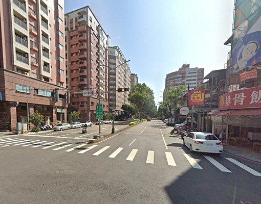 北區忠明路旁✨臨路10米✨三樓整棟透天✨門前停車 - Image 3
