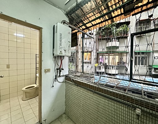 凌群/一樓稀有釋出！中和國光街整層三房 - Image 11