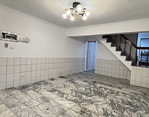 近臨海工業區歡迎公司戶承租整棟透天厝 - Image 1