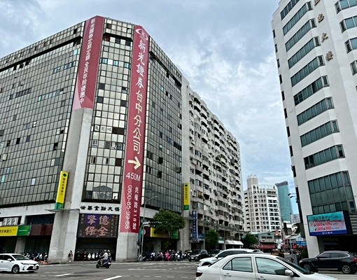 西區民權路✨台中教育大學世華金融大樓✨4房出租 - Image 1